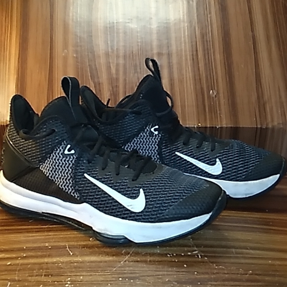 Nike LeBron Witness 4 black white 10.5
